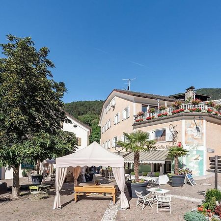 Hotel Weisse Lilie - B&B Rio di Pusteria Екстер'єр фото