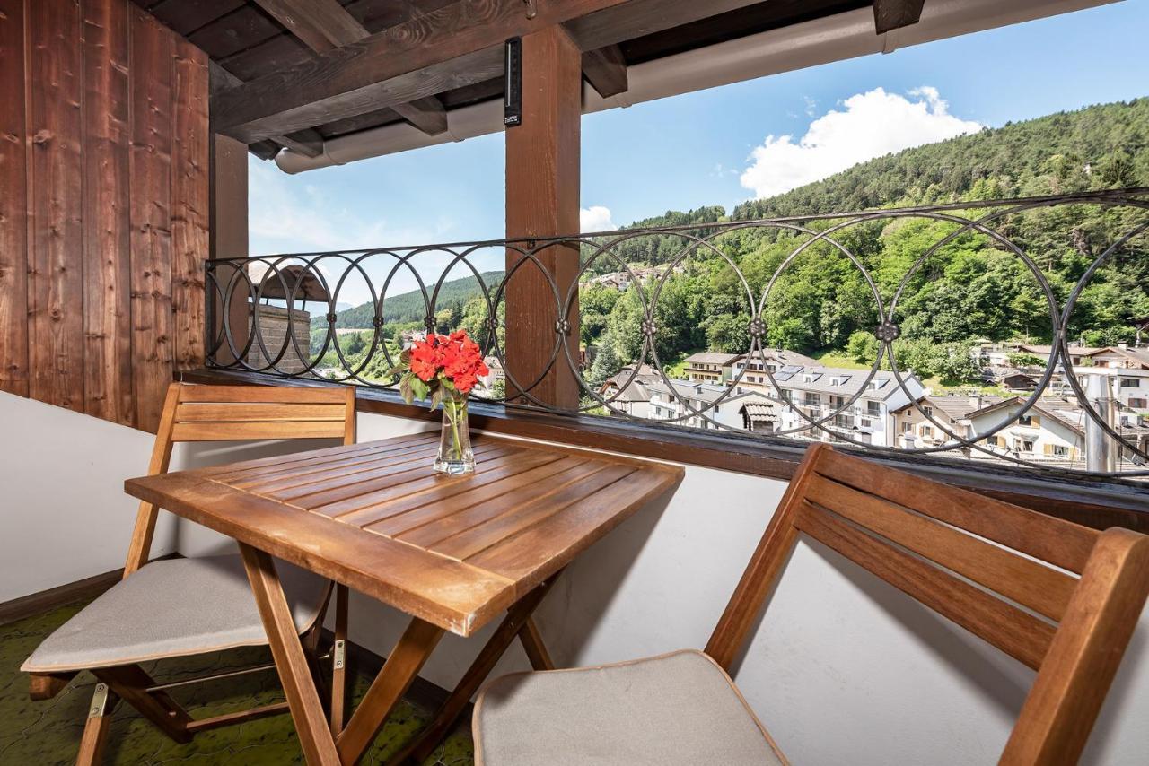 Hotel Weisse Lilie - B&B Rio di Pusteria Екстер'єр фото