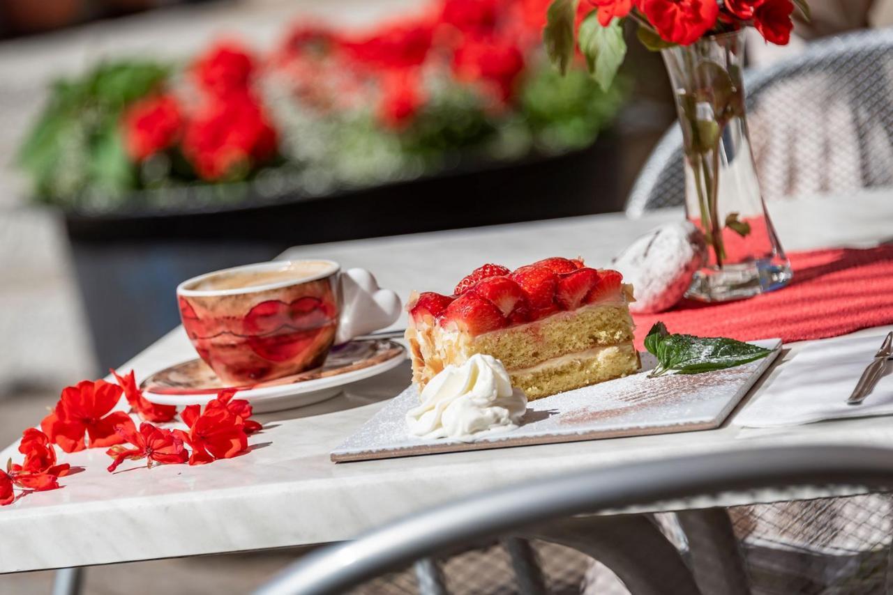 Hotel Weisse Lilie - B&B Rio di Pusteria Екстер'єр фото