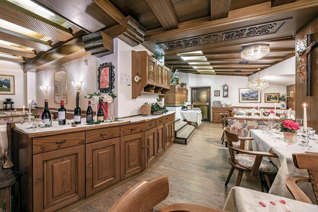 Hotel Weisse Lilie - B&B Rio di Pusteria Екстер'єр фото