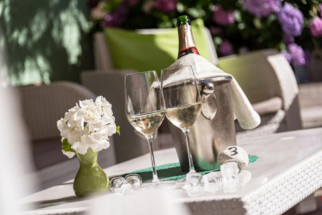 Hotel Weisse Lilie - B&B Rio di Pusteria Екстер'єр фото