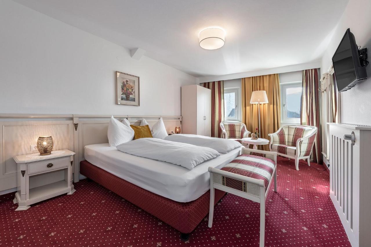Hotel Weisse Lilie - B&B Rio di Pusteria Екстер'єр фото