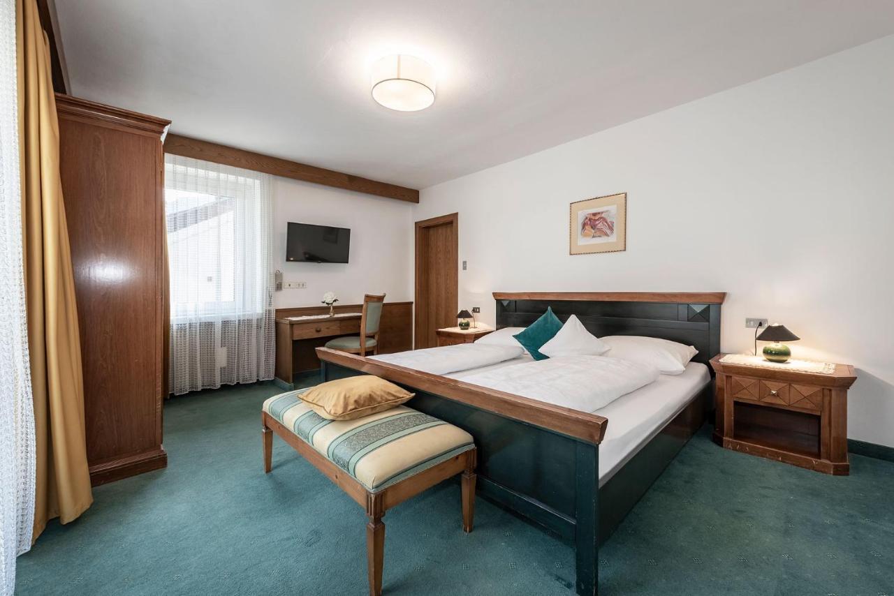 Hotel Weisse Lilie - B&B Rio di Pusteria Екстер'єр фото