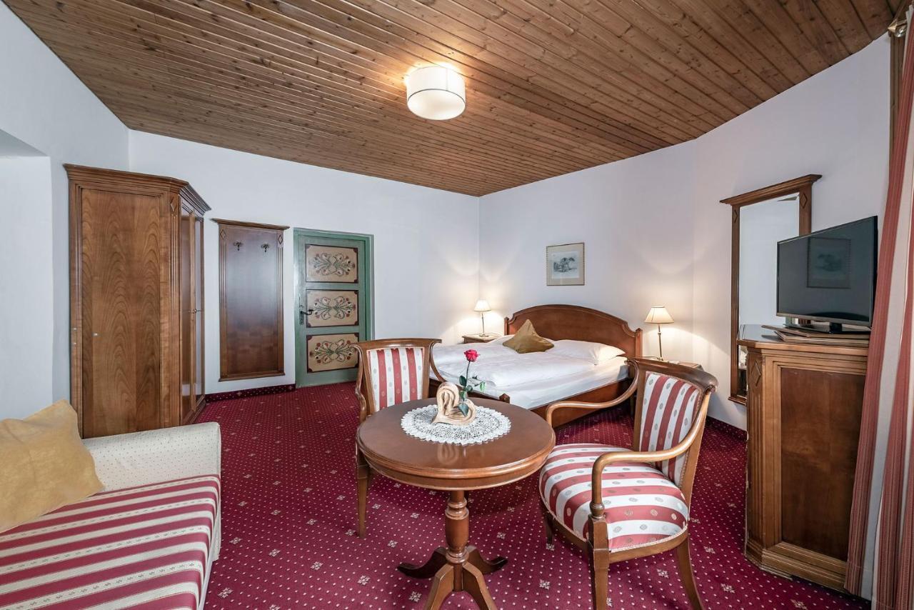 Hotel Weisse Lilie - B&B Rio di Pusteria Екстер'єр фото