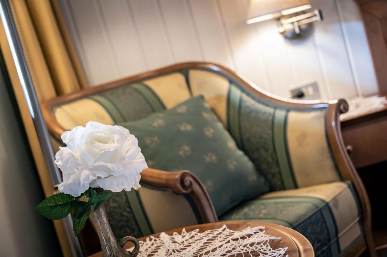 Hotel Weisse Lilie - B&B Rio di Pusteria Екстер'єр фото