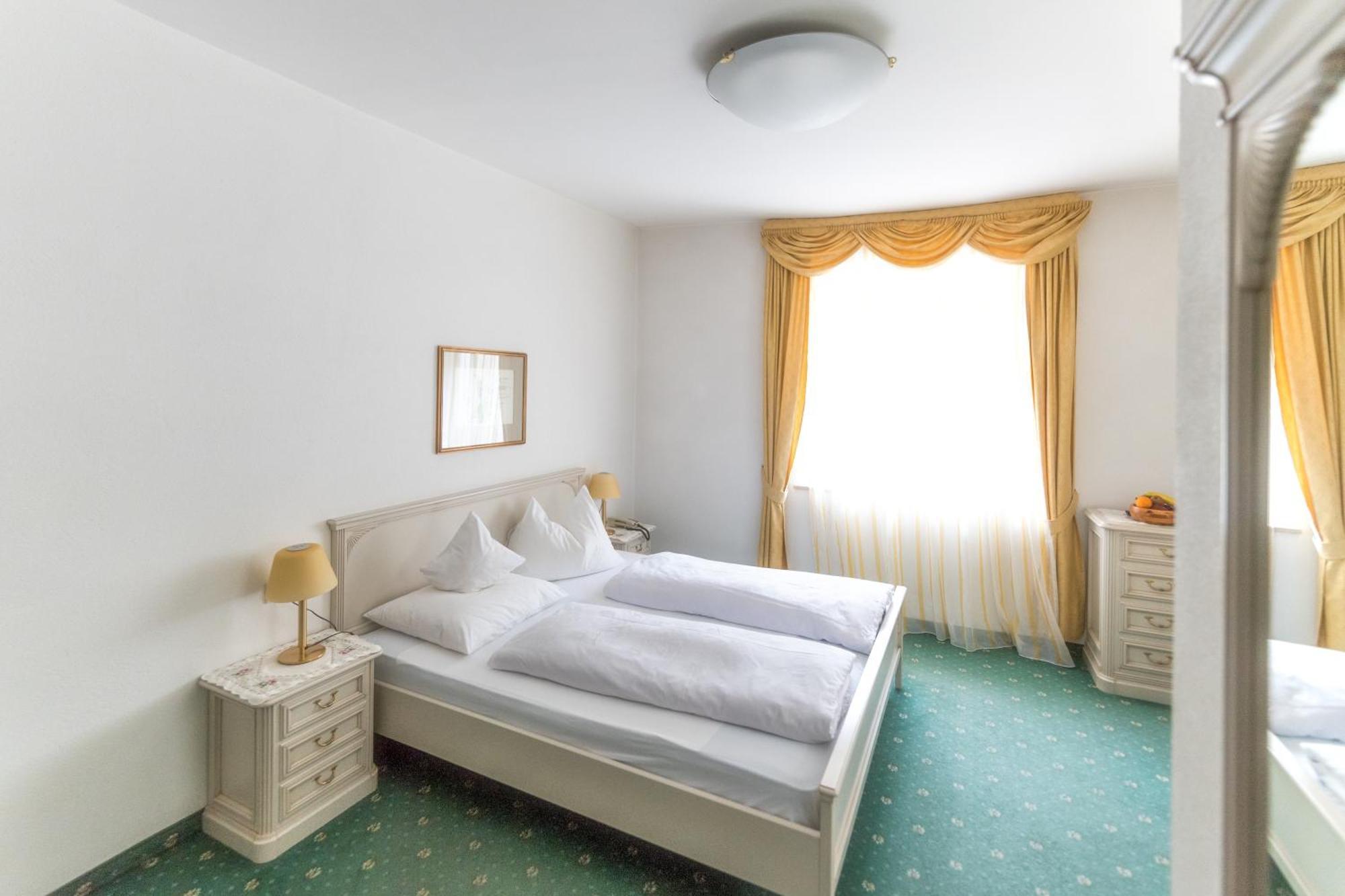 Hotel Weisse Lilie - B&B Rio di Pusteria Номер фото